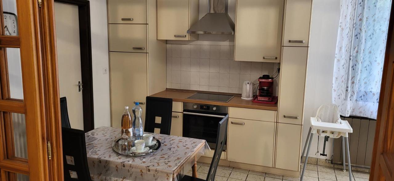Aniiza Apartman Орвеняш Екстериор снимка