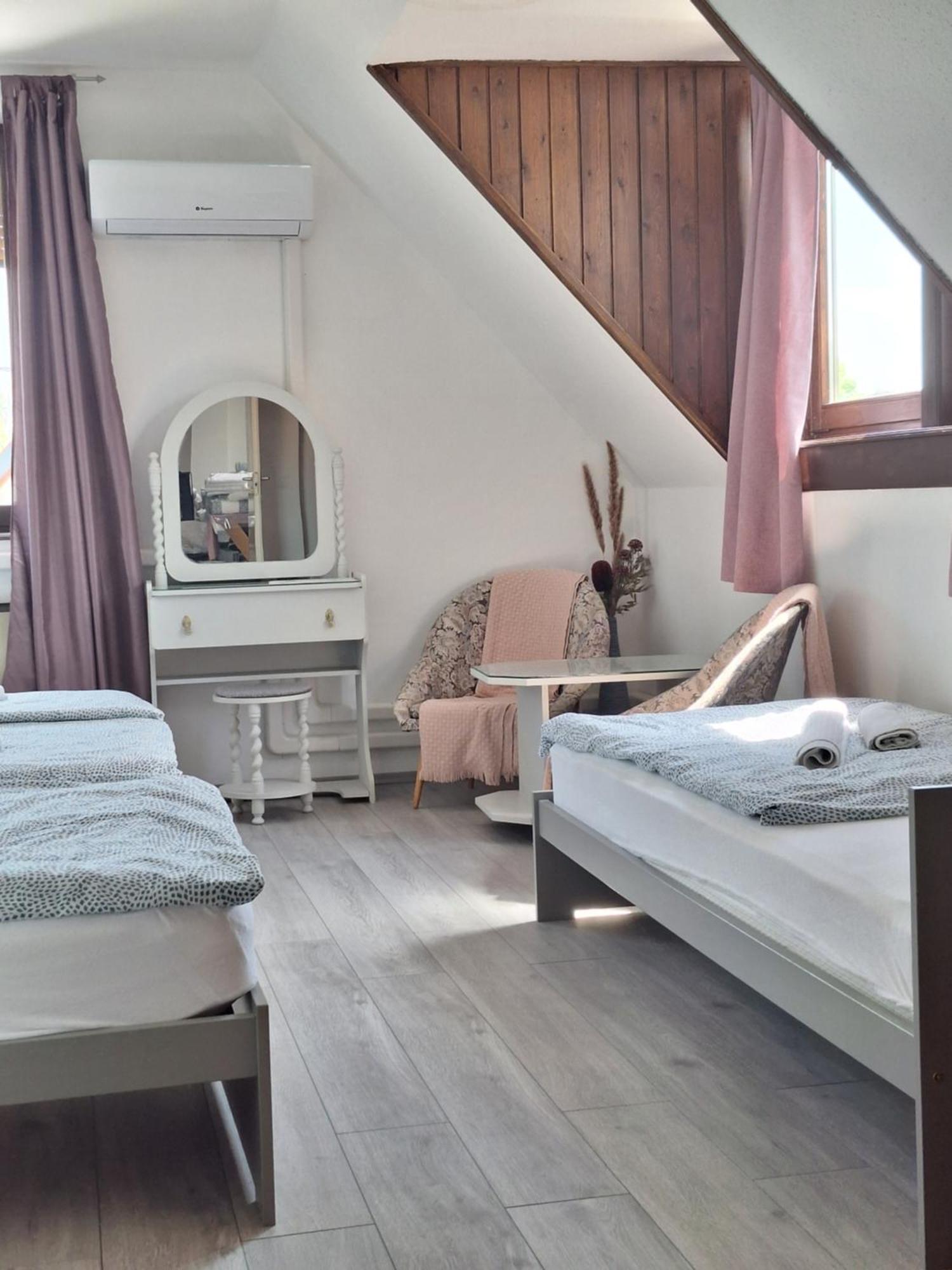 Aniiza Apartman Орвеняш Екстериор снимка